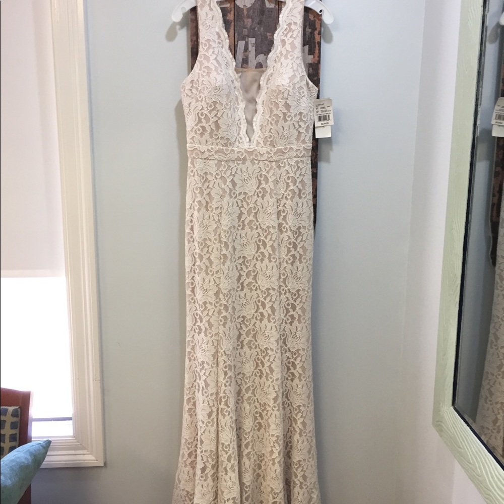 New wedding dress with tags